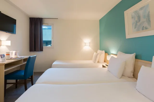 غرفة ثلاثية بثلاثة أسرّة، Comfort Hotel Orleans Saran 5/9