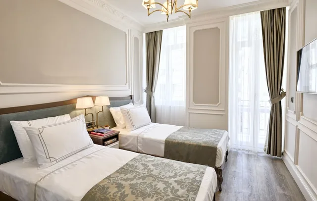 غرفة قياسية بسريرين منفصلين، Mirrors Hotel Istanbul Taksim Pera 1/3