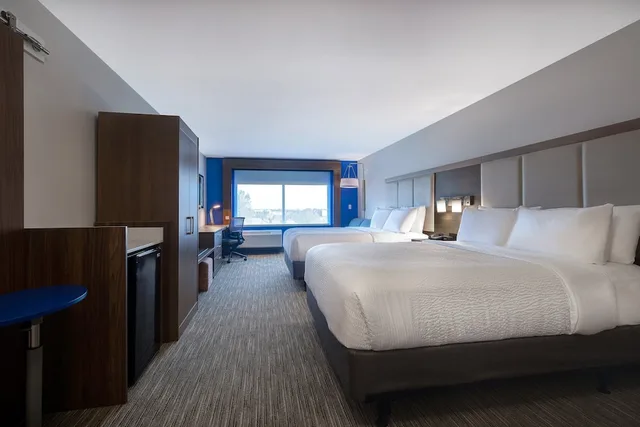 Suite, 2 Queen Beds, Sofa, Holiday Inn Express & Suites Ann Arbor - University South 1/8