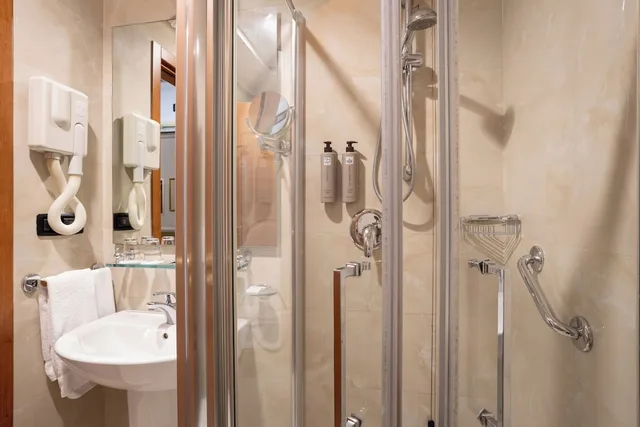 غرفة كلاسيكية مفردة بسرير كينج، GRAND HOTEL TIBERIO 10/10
