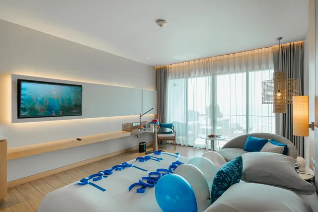 غرفة بإطلالة على البحر بشرفة، Renaissance Pattaya Resort Spa 4/10