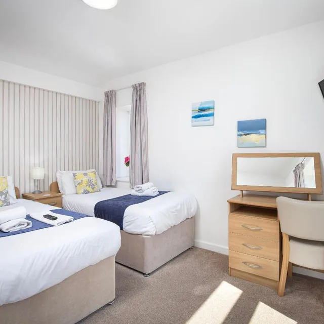 Standard, Twin Beds, The Manhattan Hotel 3/10