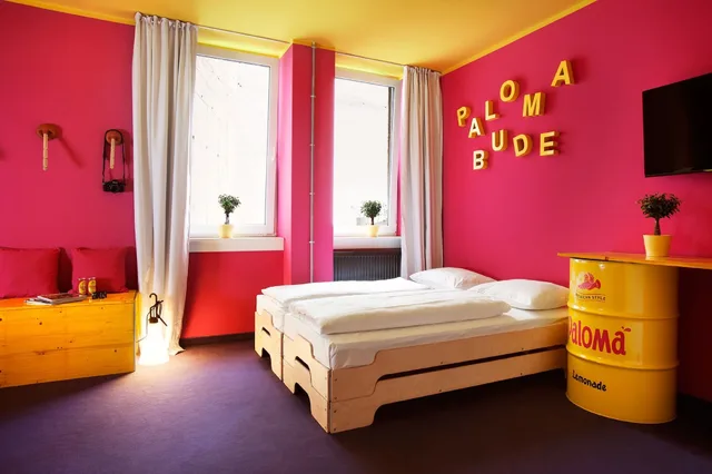 Bure, 1 Double and 4 Single Beds, Superbude St Georg 1/9