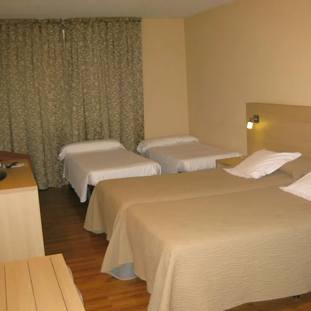 غرفة رباعية بسرير فردي بإطلالة على الجبل، Panorama Hotel 9/10
