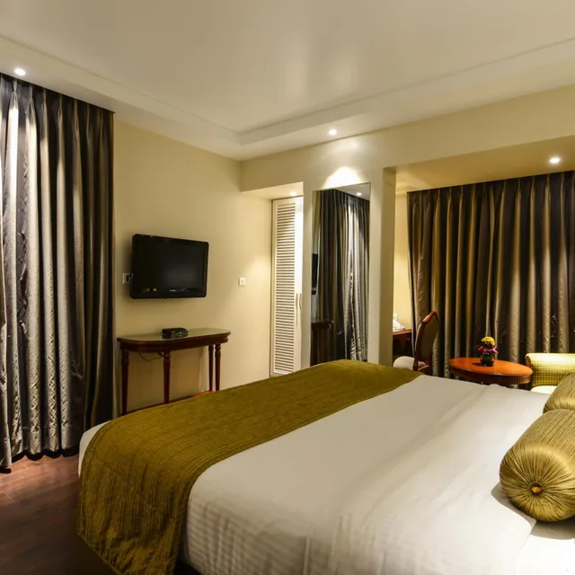 Deluxe, King Bed, Lemon Tree Premier the Atrium 4/6