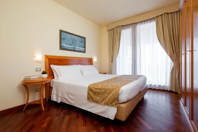 شقة سوبيريور بسرير كوين بإطلالة على البحيرة مع أريكة، Domina Borgo Degli Ulivi 3/4