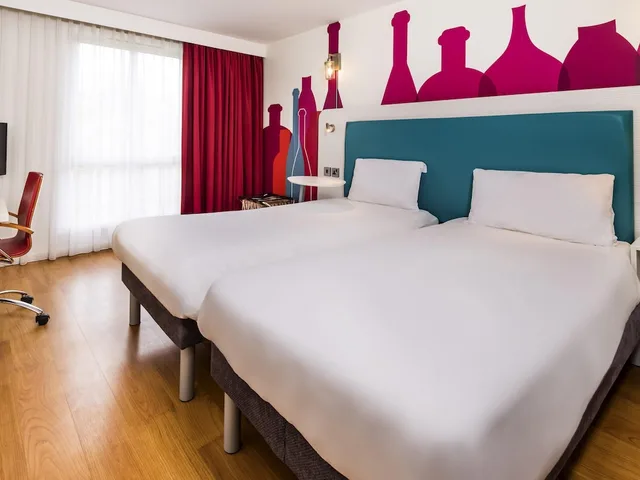 Duet, Twin Beds، Ibis Styles Barnsley 1/8