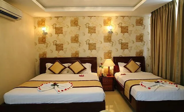 غرفة ديلوكس ثلاثية بسرير مزدوج وسرير فردي، Corvin Hotel 2/5