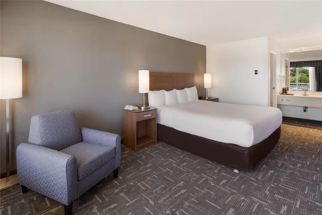 Upgrade, King Bed، Clarion Hotel Concord/Walnut Creek 4/8