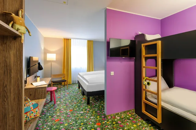 غرفة عائلية بسرير كوين وسرير بطابقين، Felix Hotel Kaufbeuren 3/3