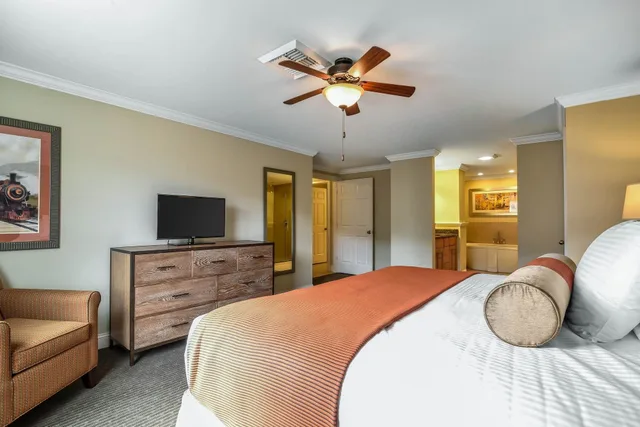 جناح بسرير كينج مع أريكة لذوي الإعاقة، Bluegreen Vacations South Mountain, an Ascend Collection Resort 5/7