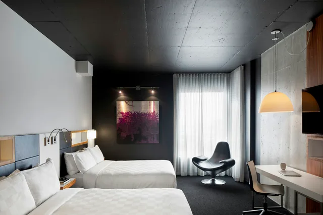 غرفة بسريرين كوين، Alt Hotel Toronto Airport 1/3