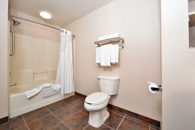 غرفة قياسية بسرير كينج، Holiday Inn Express Hotel and Suites Kingman 5/6