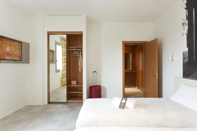 غرفة قياسية رباعية بسرير كوين وسريرين منفصلين، B&B Hotel Modena 6/10