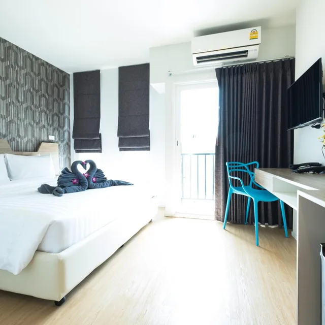 غرفة بسرير كينج، P Plus Hotel 2/10