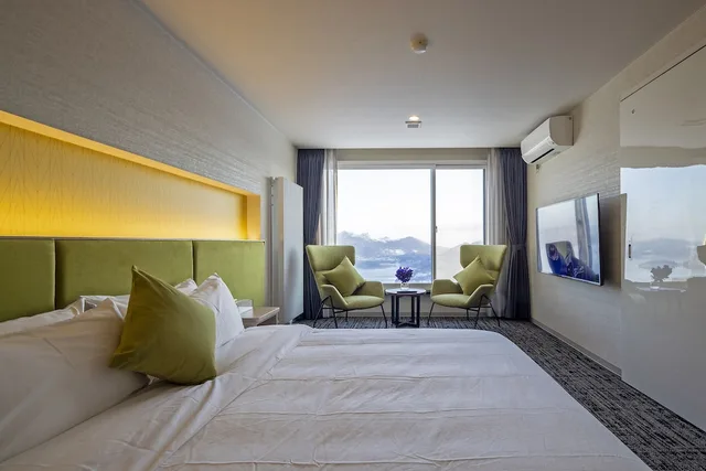 غرفة قياسية بسرير كينج بإطلالة على البحيرة، Hotel Cocoa 1/2