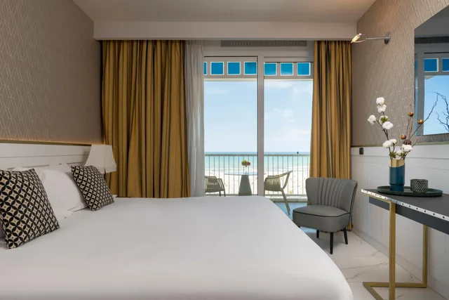 غرفة بسرير مزدوج أو سريرين منفصلين بإطلالة على البحر، Savoia Hotel Rimini 3/9