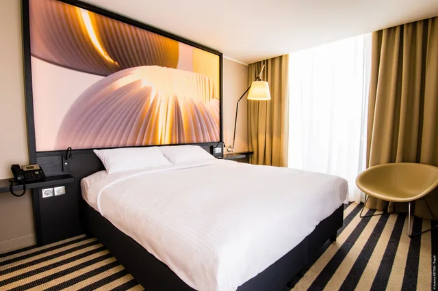 جناح بسرير مزدوج، Simon Hotel 2/2