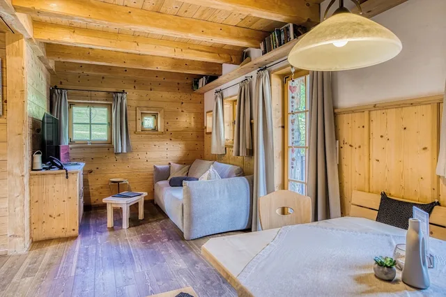 2 Bedrooms, Premium, Chalet, 2 Double Beds, Sofa, Private Spa، Puradies 4/8