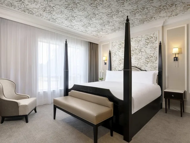 1 Bedroom, Fairmont, Suite, King Bed، Fairmont Windsor Park 1/8