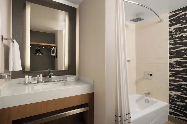 استوديو بسرير كينج مع أريكة، Fort Collins Marriott 6/6