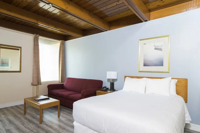 Style, Cottage, Double Bed, Sofa، Mount Peyton Resort and Conference Centre 1/3