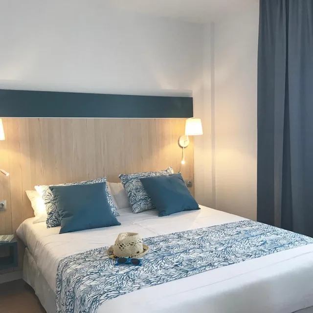 غرفة بسرير مزدوج مع سرير إضافي، Hotel Rentalmar Salou Beach 8/10