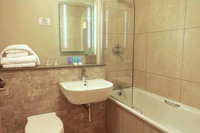 غرفة عائلية بسريرين مزدوجين بإطلالة على البحر، Causeway Hotel 5/5