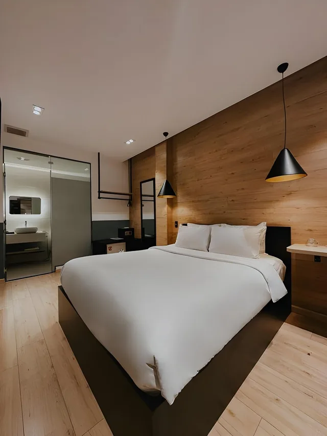 غرفة قياسية بسرير كوين، Chill Suites Saigon 1/2