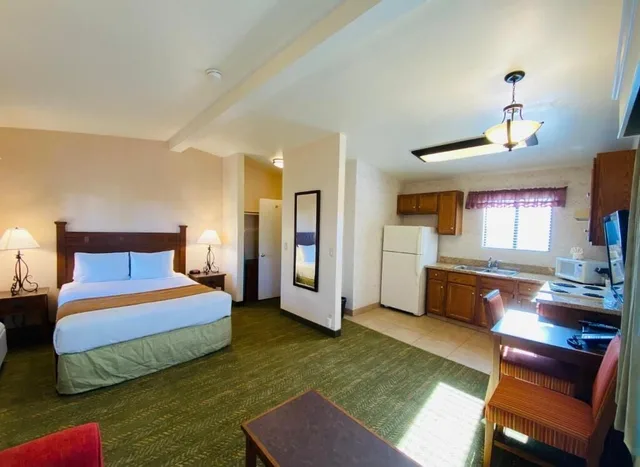 جناح بسرير كوين بمطبخ، Lamplighter Inn Suites At Sdsu 3/4