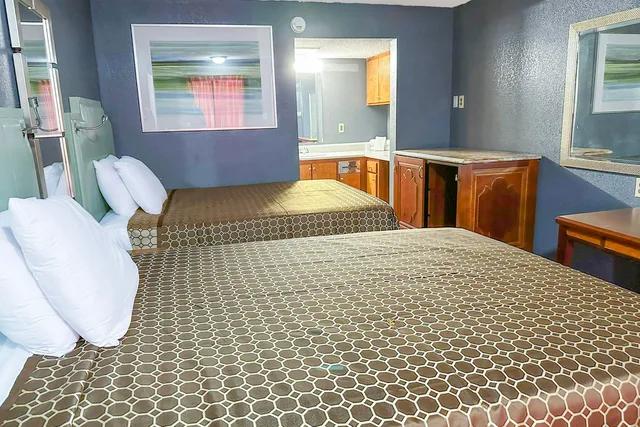 2 Full Beds Non-Smoking، Hahira Inn By OYO near Valdosta 1/5
