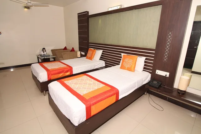 Premium, Queen Bed, Hotel Meera 1/9