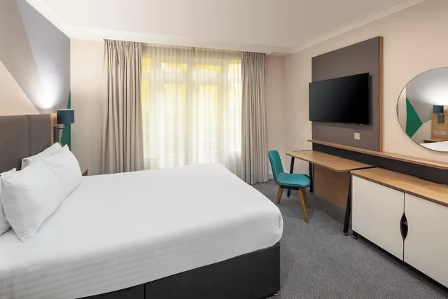 Premium, Single Bed, Holiday Inn Farnborough by IHG 8/10