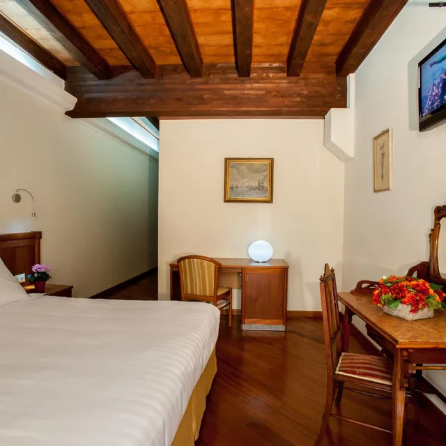 غرفة بسرير مزدوج أو سريرين منفصلين، Hotel Flora 4/9