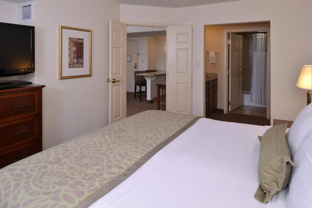 جناح لذوي الإعاقة، Staybridge Suites Indianapolis Airport 10/10