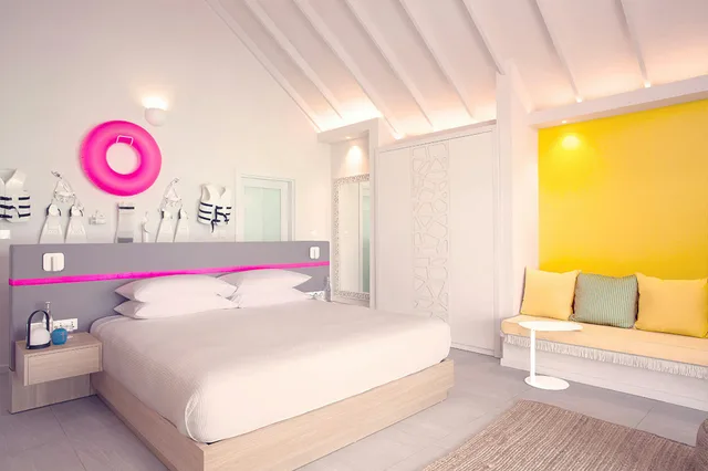 Lagoon Beach Villa، The Standard Huruvalhi Maldives 1/6