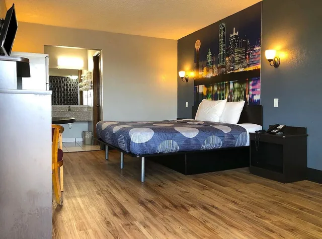 غرفة بسرير كينج للمدخنين، Americas Best Value Inn Garland Dallas 2/2
