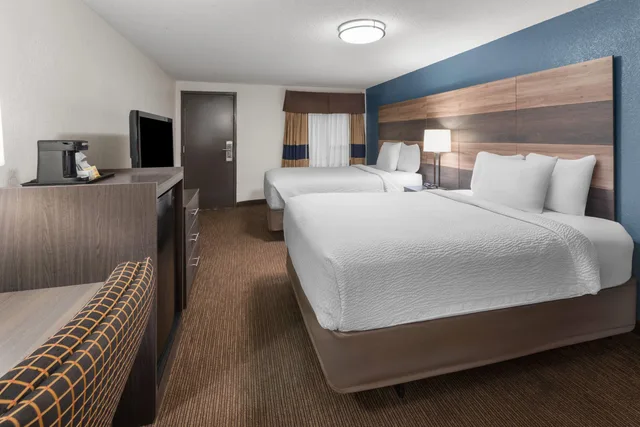 غرفة رباعية بسريرين مزدوجين، Baymont By Wyndham Downtown Detroit 1/5