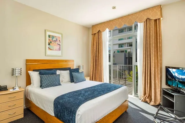 شقة عائلية بسرير كوين وسريرين منفصلين بغرفتي نوم، Ramada by Wyndham Hamilton City Center 2/10