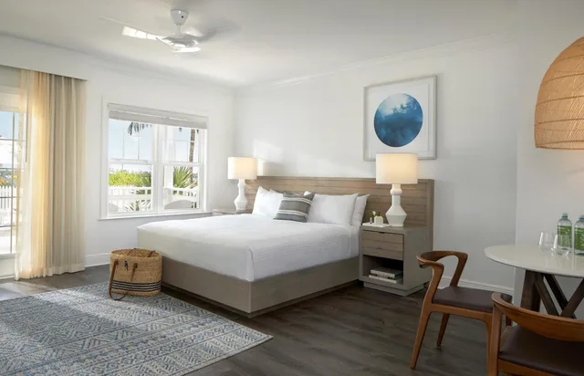 Guest Room, King Bed, Water Front، Parrot Key Hotel & Villas 11/11