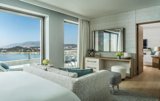 جناح بسرير كينج بإطلالة على البحر بغرفة نوم واحدة، Four Seasons Astir Palace Hotel Athens 1/2