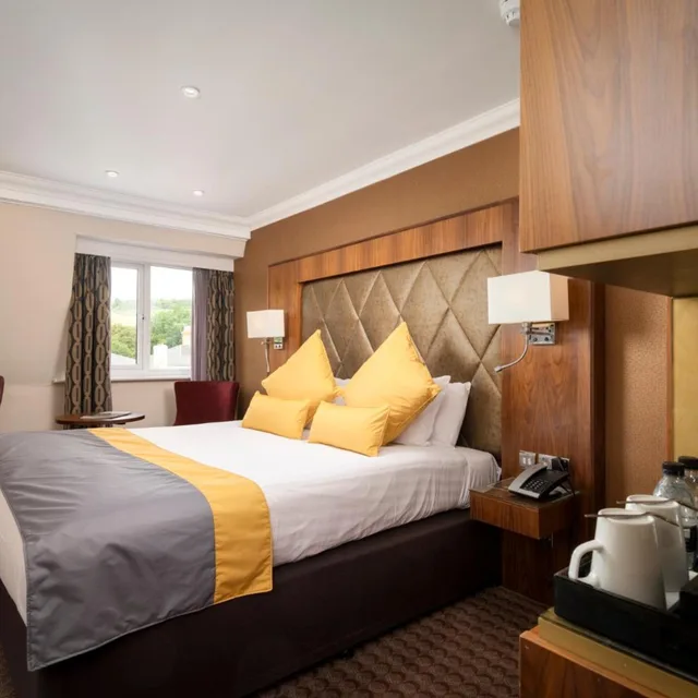 غرفة بسرير مزدوج، DONNINGTON MANOR HOTEL 1/7