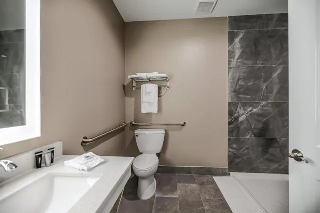غرفة بسرير كينج لذوي الإعاقة لغير المدخنين بمطبخ، Studio6 Giddings, TX 9/10