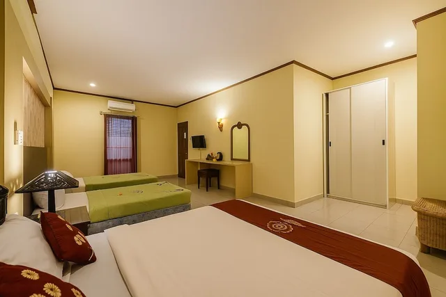 Deluxe, Triple, 1 Queen and 1 Single Bed, Puri Saron Madangan Hotel 9/10