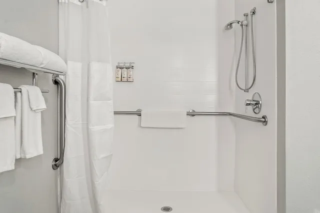 Standard, 2 Queen Beds, Holiday Inn Express Hotel And Suites Marion 8/9