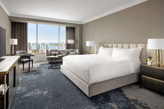 غرفة ديلوكس بسرير كينج، Ritz Carlton Toronto Hotel 3/10