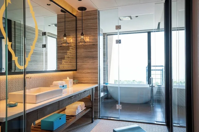 غرفة ديلوكس بسرير كينج بإطلالة على الحديقة بشرفة، Renaissance Xiamen Hotel 6/10