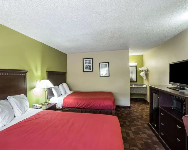 غرفة بسريرين مزدوجين، Econo Lodge Biltmore 1/4