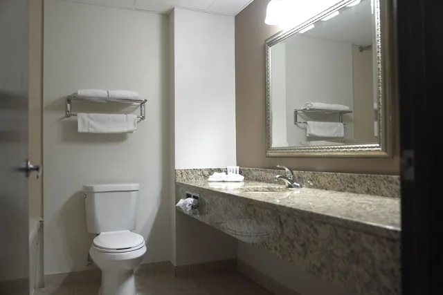 Standard, 2 Queen Beds, American Inn & Suites Waterford 2/2