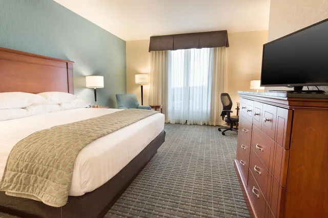 غرفة بسرير كينج، Drury Inn and Suites Burlington 2/4